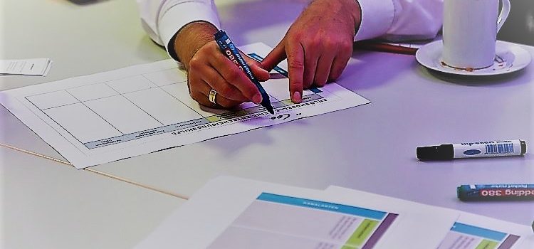 Workshop-Teilnehmer erarbeiten neue KI-Geschäftsmodelle Workshop-Teilnehmer erarbeiten neue KI-Geschäftsmodelle