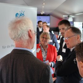 Ministerpräsident Stephan Weil informiert sich über IIP-Ecosphere Ministerpräsident Stephan Weil informiert sich über IIP-Ecosphere